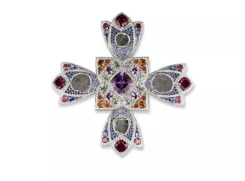 光影交融 中西風(fēng)格兼具的珠寶設(shè)計(jì)師王幼倫的眼鏡藝術(shù)